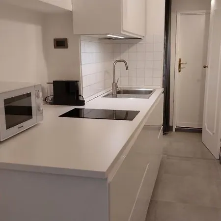 Renai Flat * Florence